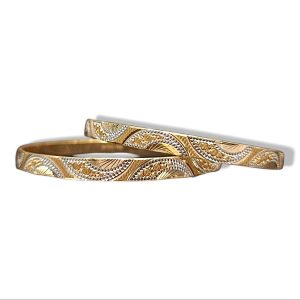 Elegant Wave Bangle